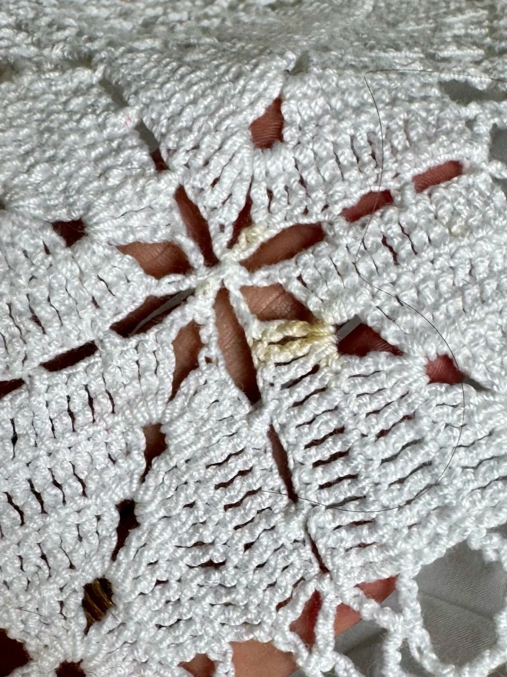 Vintage Full/Queen Ivory Hand-Crocheted Fringed Lace Coverlet Bedspread 88